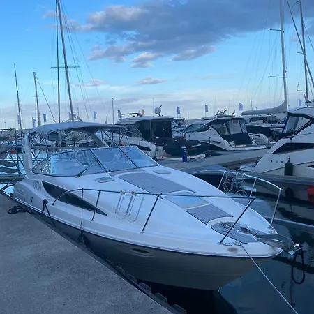 Bateau-hôtel Jacht Motorowodny Otia Gdynia